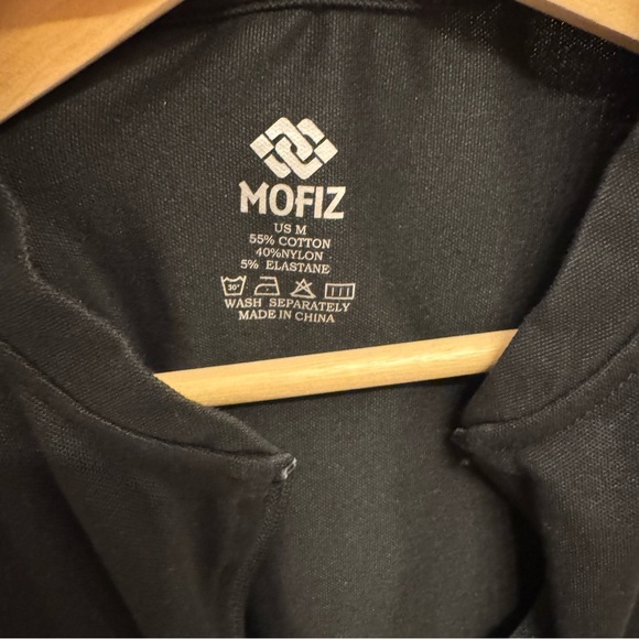 Black Sleeveless Women's Top - Picture 4 of 4